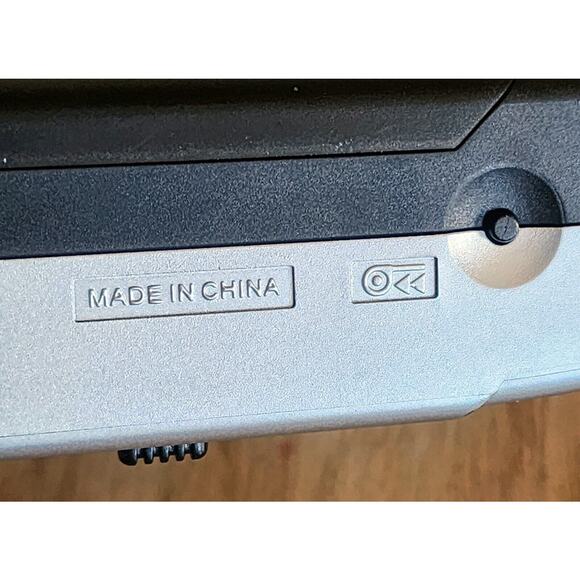 Bell and Howell Point and Shoot 35mm Film Camera Focus Free 28mm Lens Untested - Picture 5 of 6